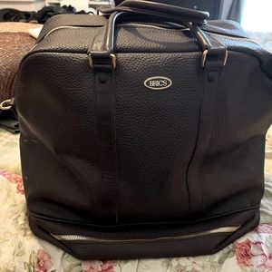 Bric weekender with zippered shoe area, soft used only twice.